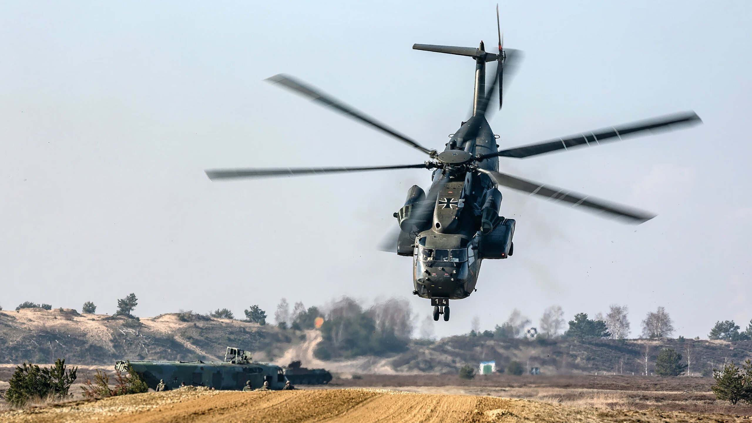 暗夜赛道与白色闪电，阿克如何成为F1新赛季的攻防转换核心